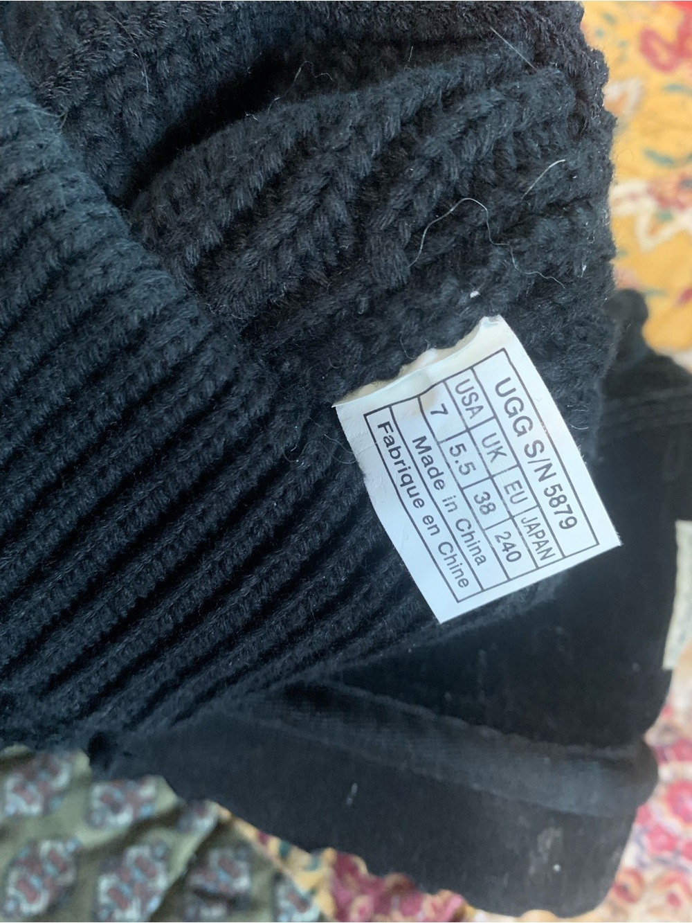 UGG 5879 Classic Argyle Knit Black
Boot Size 7 - Picture 9 of 12